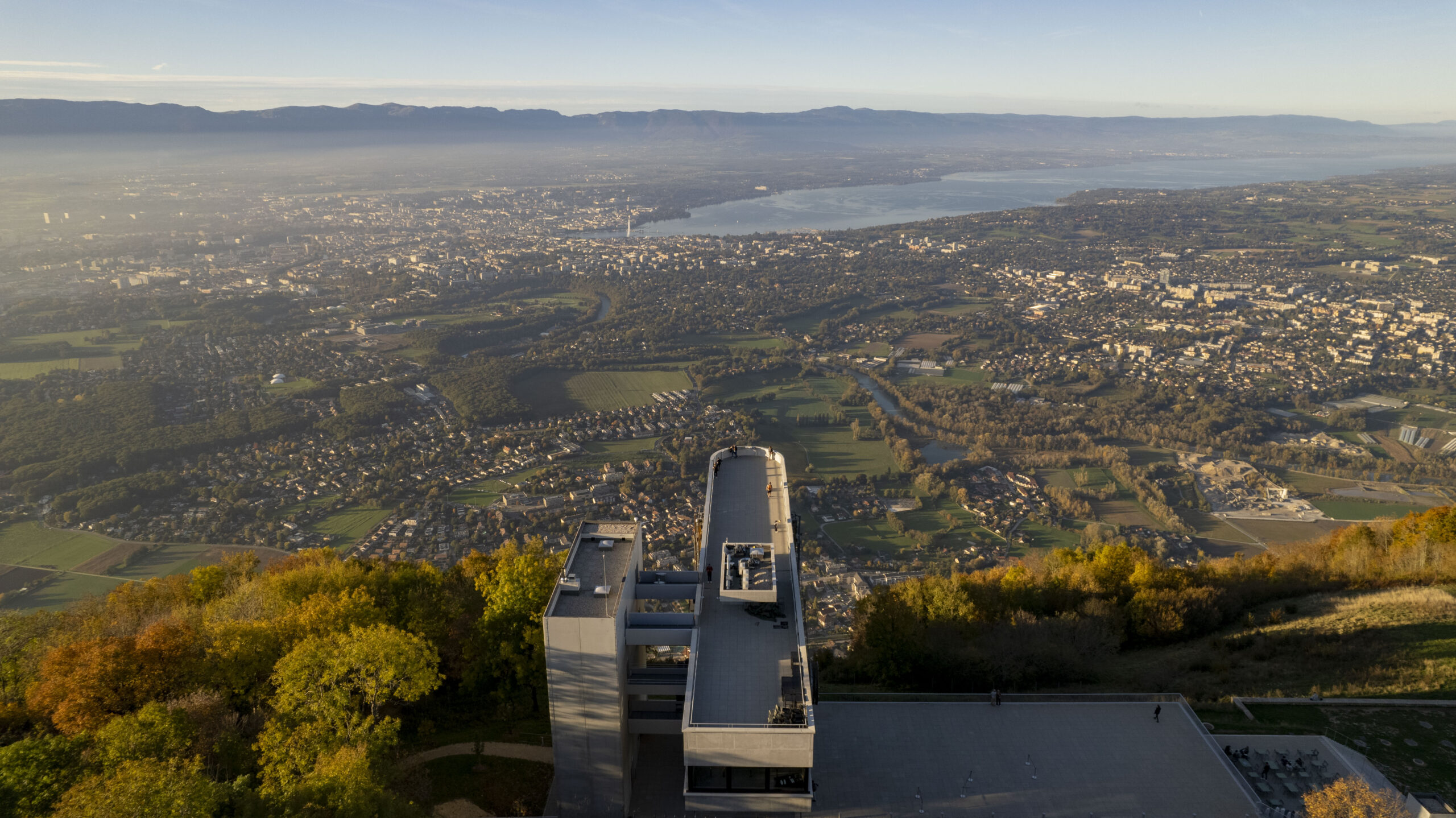 Vue au-dessus de la terrasse panoramique Stan Théodas à Prodiges